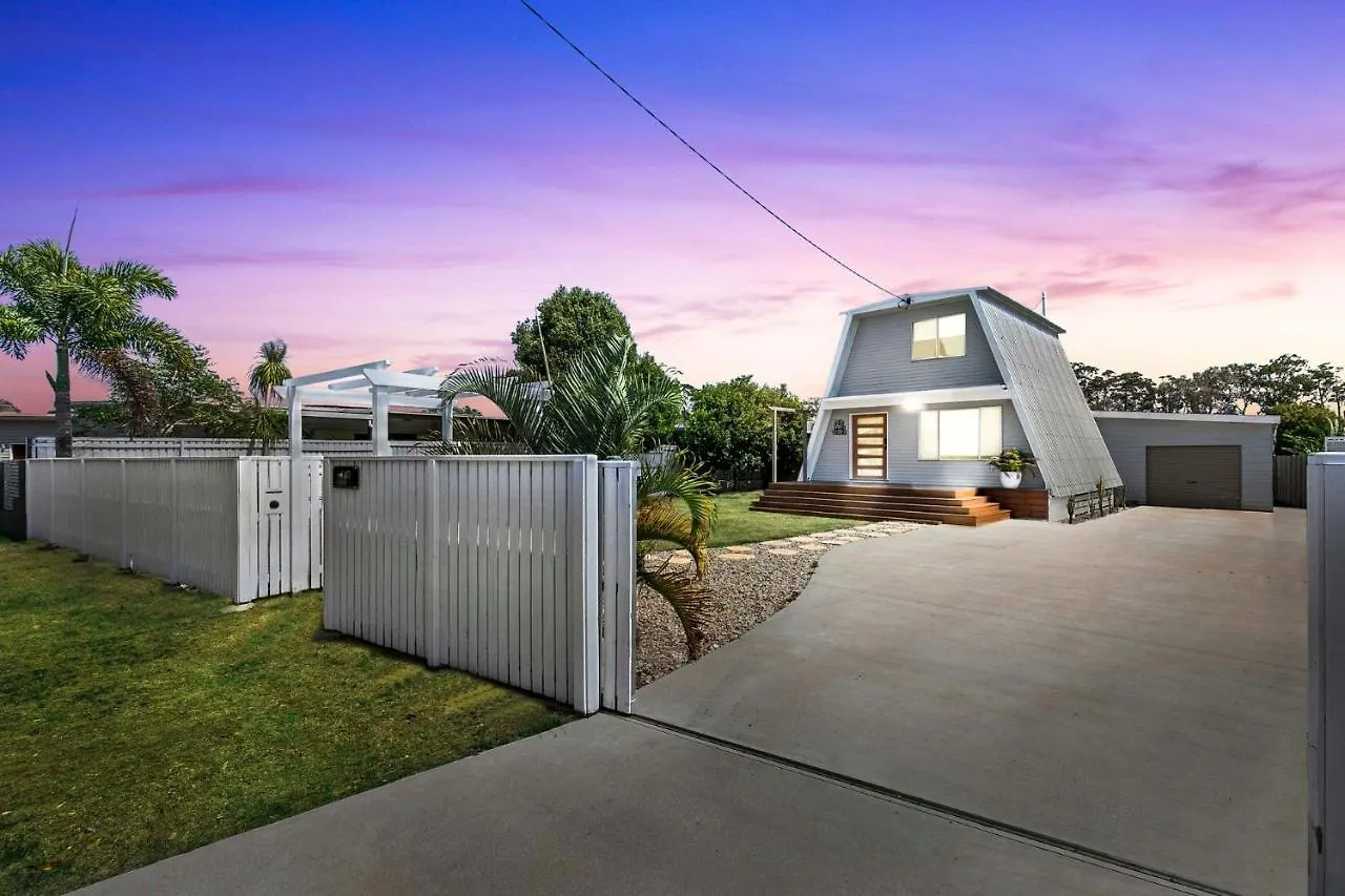Hidden Oasis Villa Urangan Holiday home