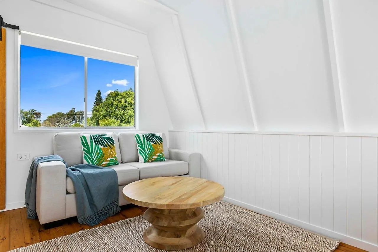 Hidden Oasis Villa Urangan Holiday home