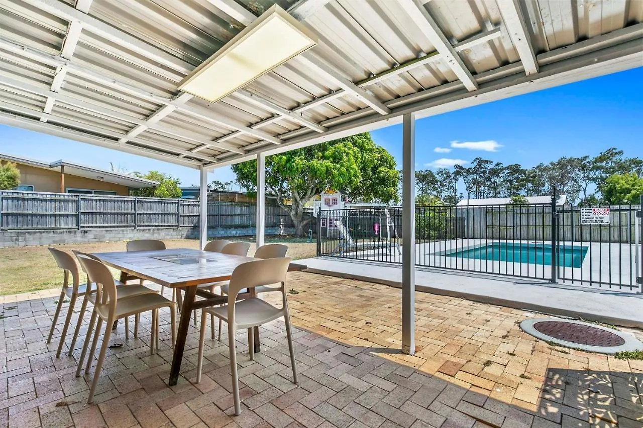 Hidden Oasis Villa Urangan Holiday home